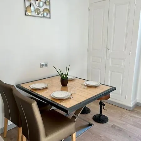 Le Dauphin - Appartement Chaleureux Proche Gare De Bourgoin Exterior foto