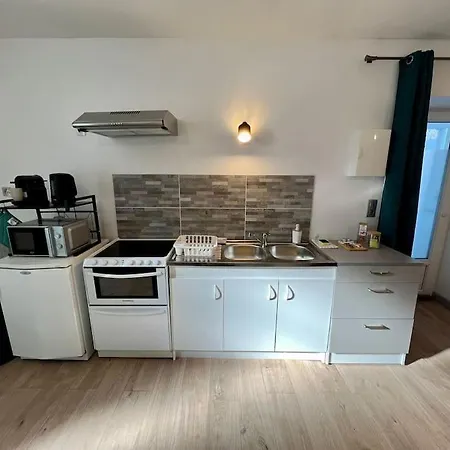 Le Dauphin - Appartement Chaleureux Proche Gare De Bourgoin Exterior foto